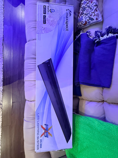 Maxpect Razor X R300 light with Power Supply- like New condition